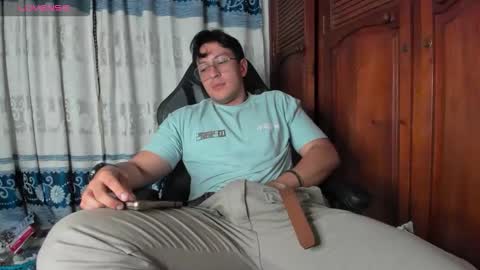 Snapshot of amon__ashford chatting on March 18, 1:53 am amon__ashford online show from March 18, 1:53 am