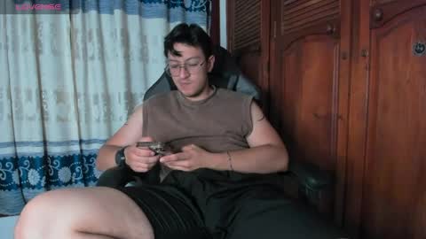Snapshot of amon__ashford chatting on March 31, 4:02 am amon__ashford online show from March 31, 4:02 am