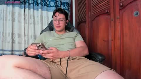 Snapshot of amon__ashford chatting on April 1, 2:34 am amon__ashford online show from April 1, 2:34 am
