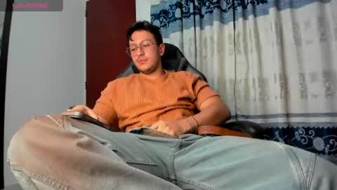 Snapshot of amon__ashford chatting on July 30, 4:33 am amon__ashford online show from July 30, 4:33 am