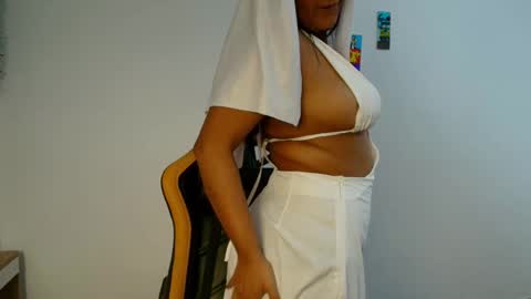 Snapshot of amonet_23 chatting on October 16, 2:12 am amonet 23 online show from October 16, 2:12 am