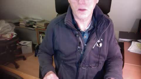 Snapshot of amor2200 chatting on December 24, 3:26 pm Amor2200 online show from December 24, 3:26 pm