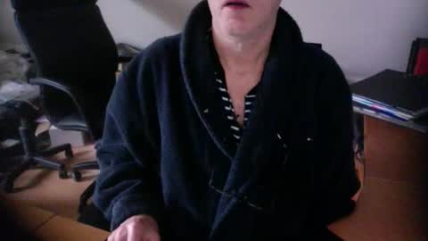 Snapshot of amor2200 chatting on January 24, 10:00 am Amor2200 online show from January 24, 10:00 am