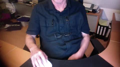 Snapshot of amor2200 chatting on September 28, 6:13 pm Amor2200 online show from September 28, 6:13 pm