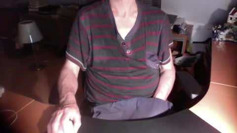 Snapshot of amor2200 chatting on June 8, 12:47 am Amor2200 online show from June 8, 12:47 am