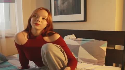 Snapshot of amora_bloom chatting on November 7, 5:51 am amora_bloom online show from November 7, 5:51 am