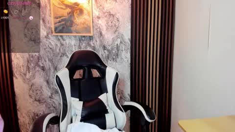 Snapshot of amy_innocent_ chatting on October 9, 8:29 pm Amy online show from October 9, 8:29 pm