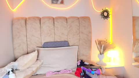 Snapshot of amy_swann chatting on June 13, 11:30 am Amy online show from June 13, 11:30 am