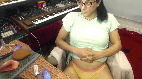 Trashely Gimpson online show from September 13, 9:20 am