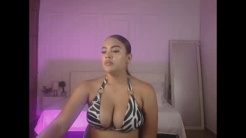 amyjohnsonn online show from April 24, 4:37 am