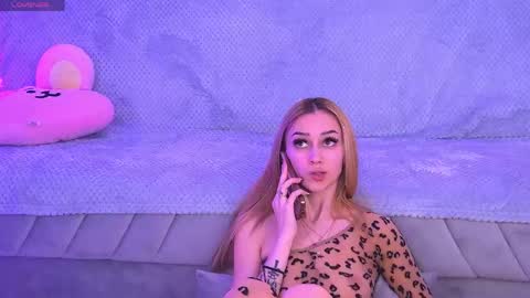 amykentt online show from May 2, 6:46 pm