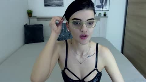 Snapshot of amylexy chatting on January 7, 8:13 am Hi there guys  My pleasure in your hands  pvt is open online show from January 7, 8:13 am