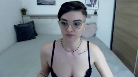 Snapshot of amylexy chatting on April 7, 11:43 am Hi there guys My pleasure in your hands pvt is open online show from April 7, 11:43 am