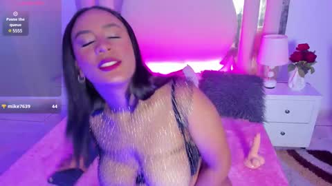 Snapshot of amymasson chatting on December 11, 5:37 pm Amy    online show from December 11, 5:37 pm