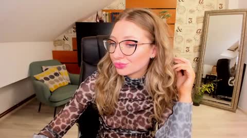 Snapshot of amyrossie chatting on December 3, 5:12 pm AmyRossie online show from December 3, 5:12 pm