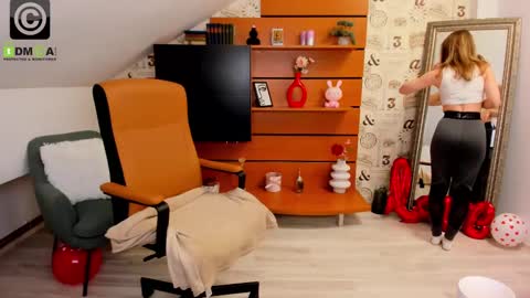 Snapshot of amyrossie chatting on February 28, 1:47 pm AmyRossie online show from February 28, 1:47 pm