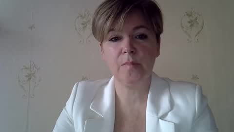 amyvalentine1 online show from March 30, 6:03 am