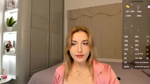 Snapshot of amyvilvet chatting on May 12, 9:23 pm amyvilvet online show from May 12, 9:23 pm