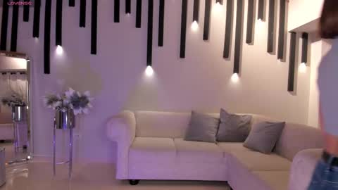 AMY WALKER online show from February 18, 9:54 am