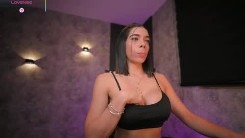 Snapshot of amywalker_ chatting on June 4, 9:59 am AMY WALKER online show from June 4, 9:59 am