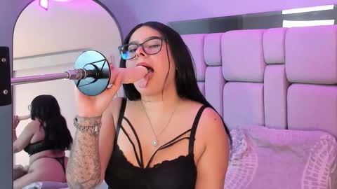 amywhitte_ online show from December 4, 7:55 pm