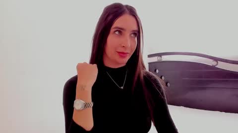 Snapshot of ana_castilo chatting on December 16, 3:00 pm Ana  IG an castillo 1 online show from December 16, 3:00 pm