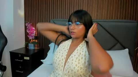 Snapshot of ana_paulha_ chatting on April 9, 2:44 am Ana online show from April 9, 2:44 am