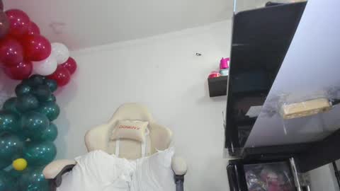 Im anna but you can call me as you want online show from December 3, 9:01 pm