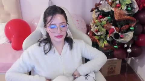 Im anna but you can call me as you want online show from December 19, 7:29 pm