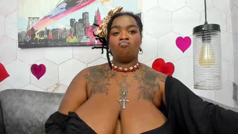 Snapshot of anaa_fuentes chatting on February 19, 8:52 pm ANNA FUENTES online show from February 19, 8:52 pm