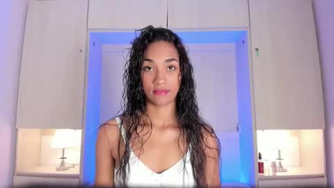 anaacollins_ online show from January 10, 12:07 pm