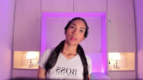 anaacollins_ online show from February 18, 12:01 pm