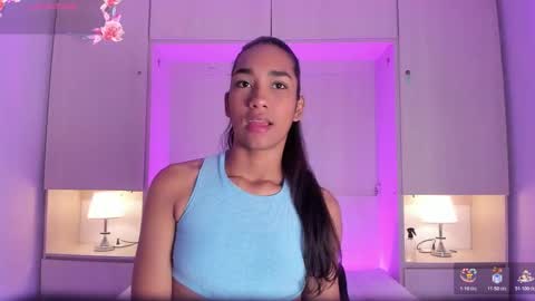 anaacollins_ online show from March 18, 11:35 am