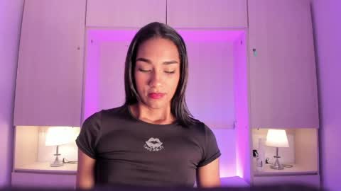 anaacollins_ online show from May 6, 11:59 am