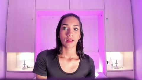 anaacollins_ online show from May 8, 11:59 am