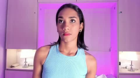 anaacollins_ online show from May 9, 11:59 am