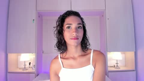 anaacollins_ online show from May 12, 12:35 pm