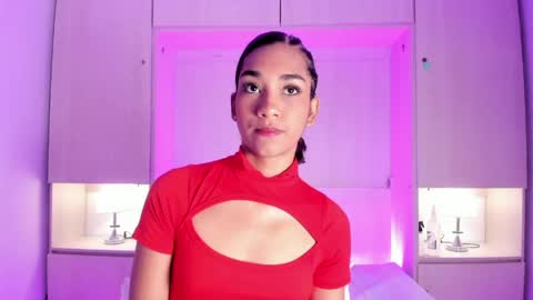 anaacollins_ online show from May 15, 11:28 am
