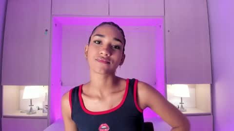 anaacollins_ online show from May 19, 11:49 am