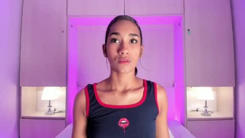 anaacollins_ online show from May 27, 12:02 pm