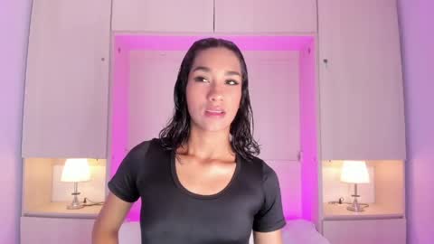 anaacollins_ online show from May 30, 11:40 am