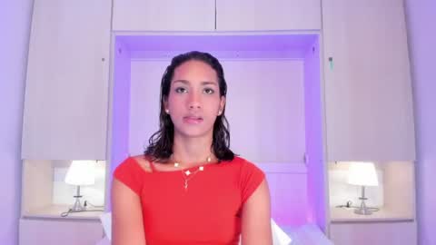anaacollins_ online show from July 1, 11:56 am