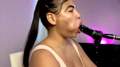 Snapshot of anabel693_ chatting on August 2, 4:27 pm Anabel Alice Gandara online show from August 2, 4:27 pm