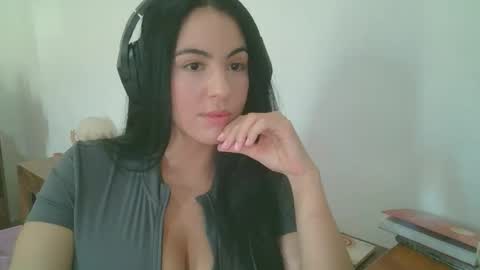 anabelenogueira1 online show from May 28, 5:43 pm
