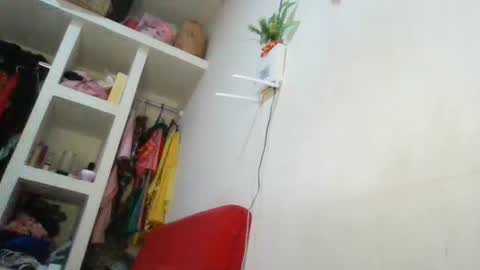 Snapshot of anabella_00 chatting on June 24, 1:59 am anabella_00 online show from June 24, 1:59 am
