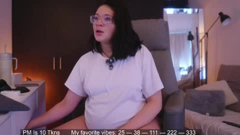 Snapshot of anah_ chatting on April 12, 3:50 pm IG Soyanah online show from April 12, 3:50 pm