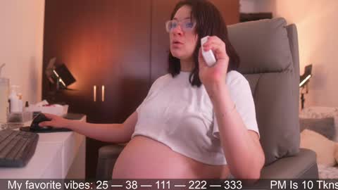 Snapshot of anah_ chatting on April 27, 5:55 pm IG Soyanah online show from April 27, 5:55 pm