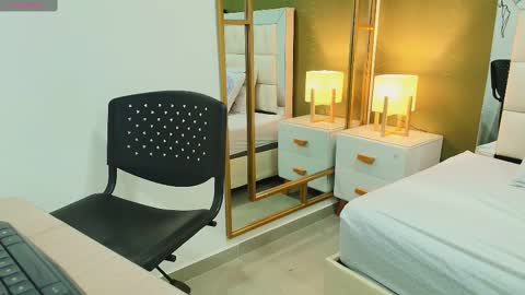 Anahi  online show from October 31, 7:48 pm