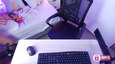 Anahi  online show from November 17, 12:00 pm