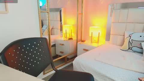 Anahi  online show from January 9, 7:59 pm